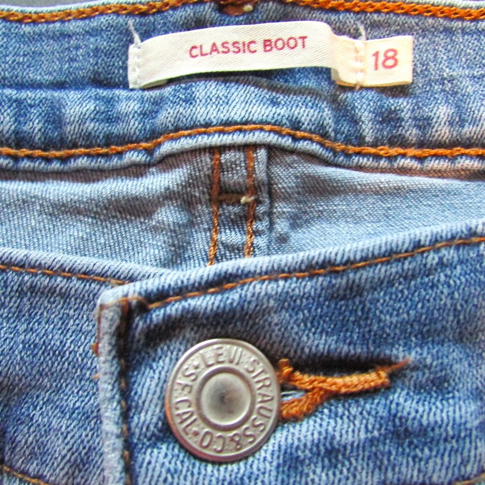 Levi's Classic Boot Cut Women's 18 | 32 Length